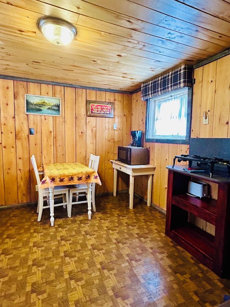 Moore's Old Pine Inn photo 35