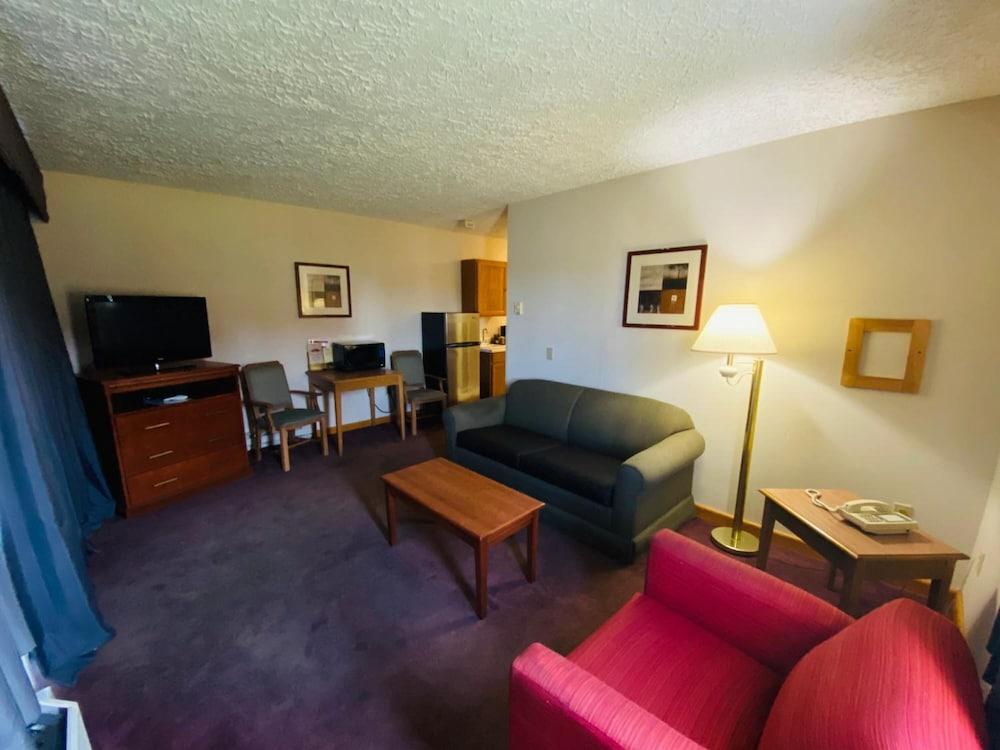 Fleetwood Inn & Suites photo 29