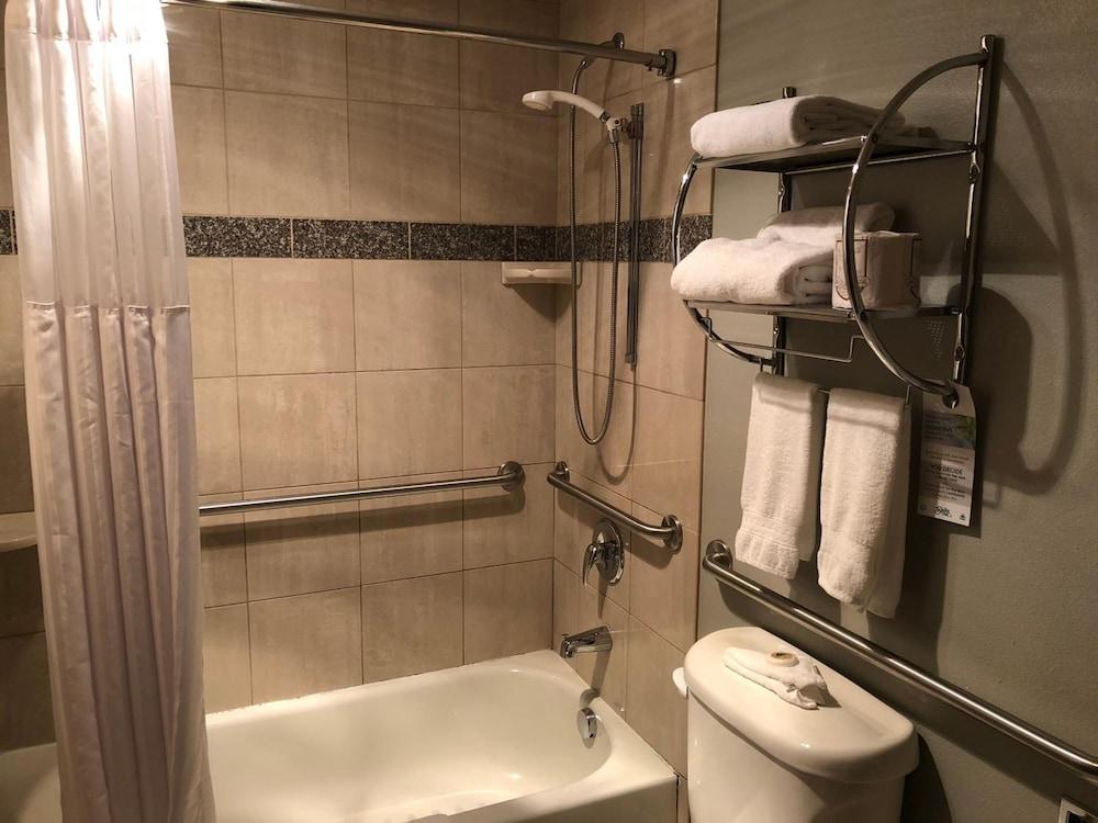 District Hotel by OYO Portland Convention Center photo 6