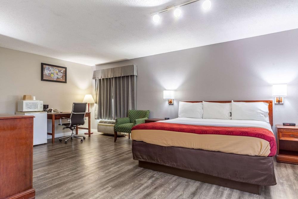 Econo Lodge Lincoln photo 42