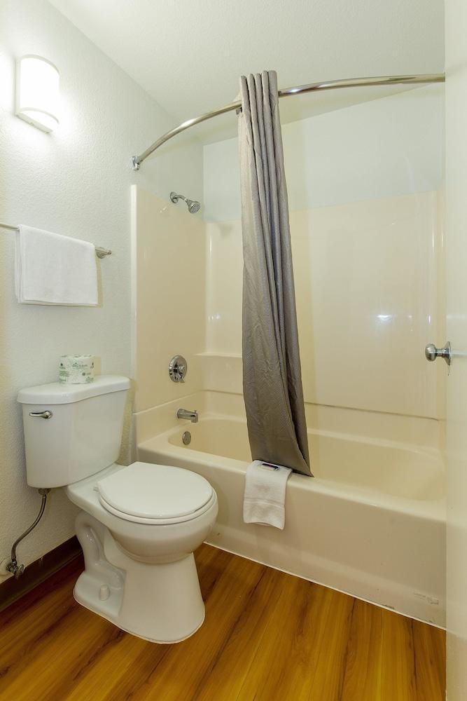 Motel 6 Hayward, CA – Silicon Valley Gateway photo 18