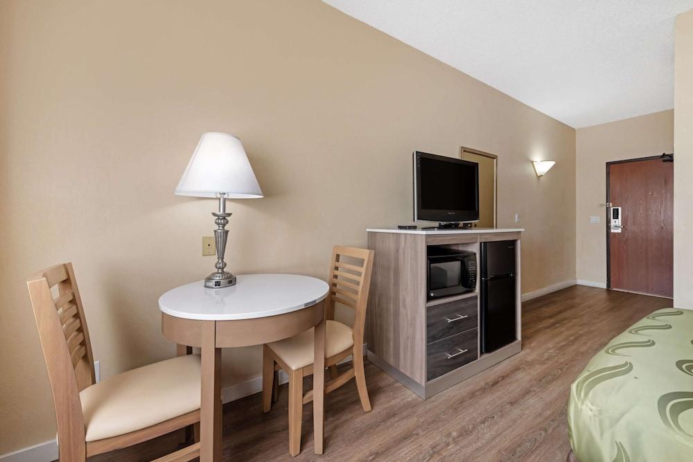Quality Inn Bemidji photo 12