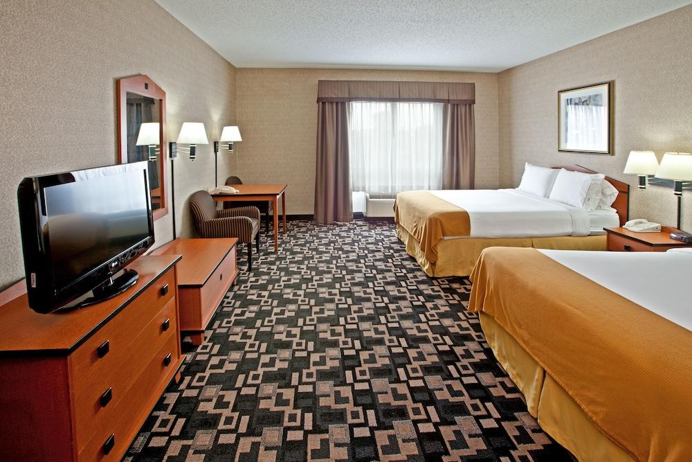 Holiday Inn Express Hotel & Suites Greenwood by IHG photo 63