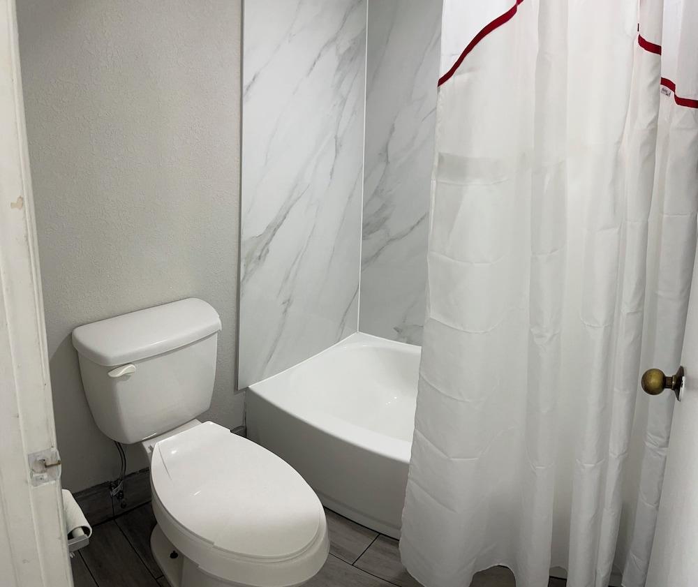 Red Roof Inn Rockingham photo 23