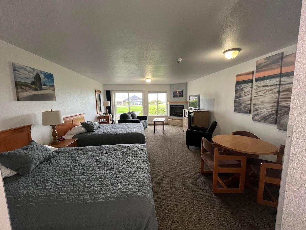 Sunset Oceanfront Lodging photo 29