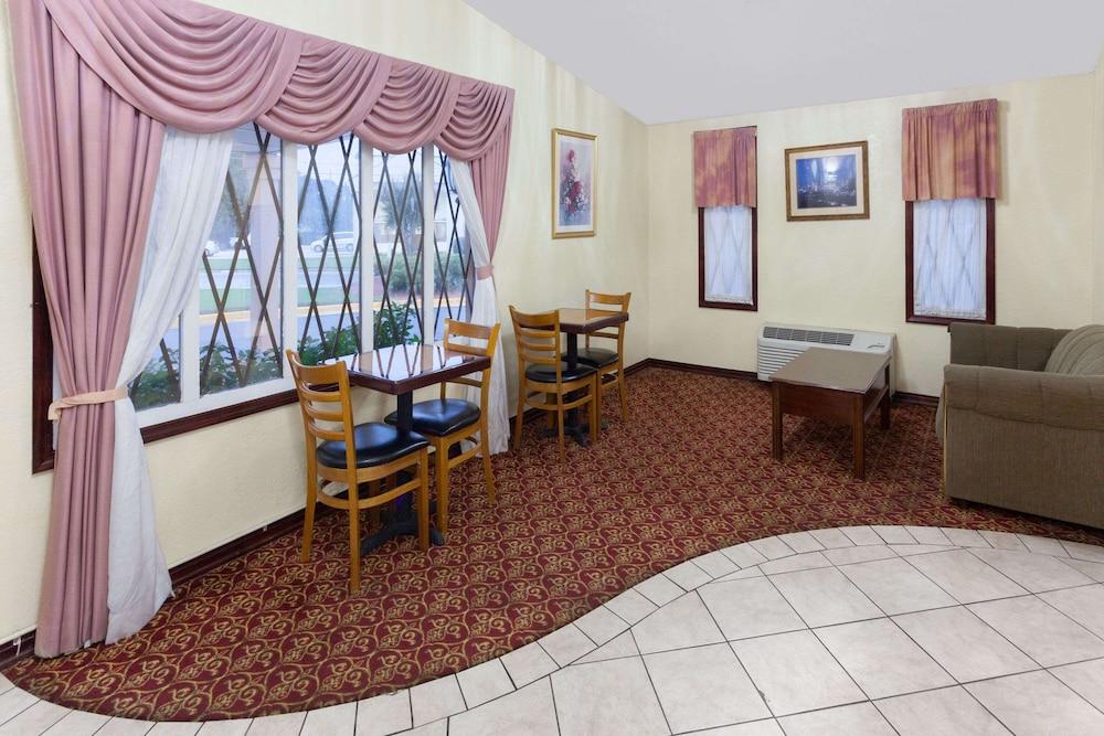 Knights Inn Tucker photo 3