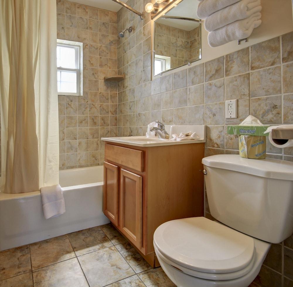 Ambassador Inn photo 17