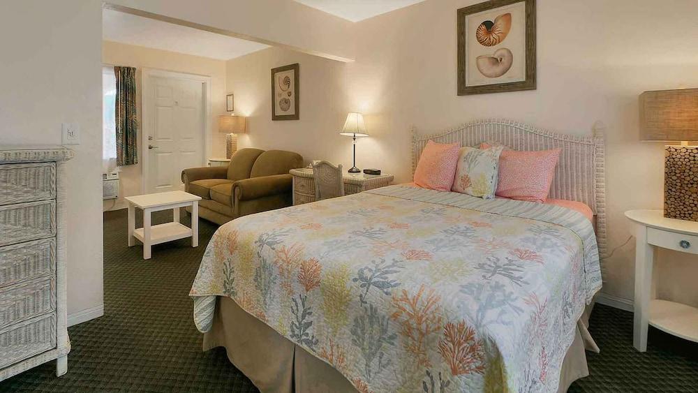 Carlton House Motel photo 13