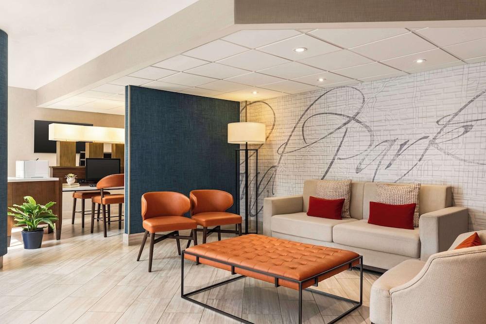 Embassy Suites by Hilton Kansas City Overland Park photo 3