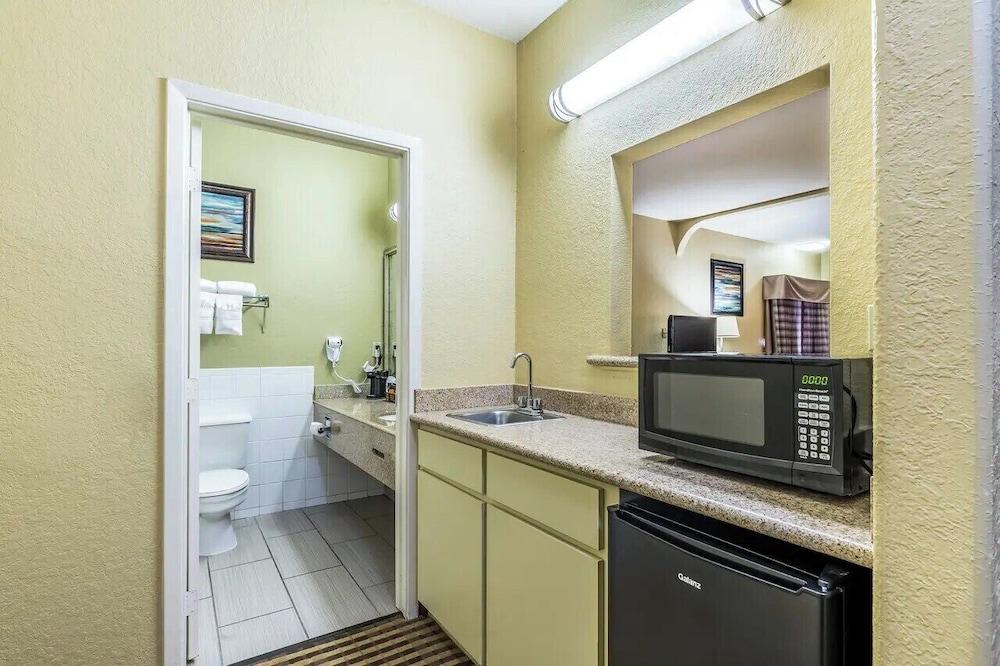 CasaBlanca Inn & Suites Houston photo 10