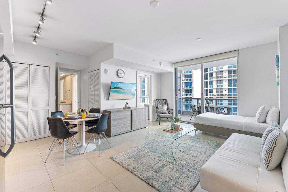 Dharma Home Suites Miami at Monte Carlo photo 49