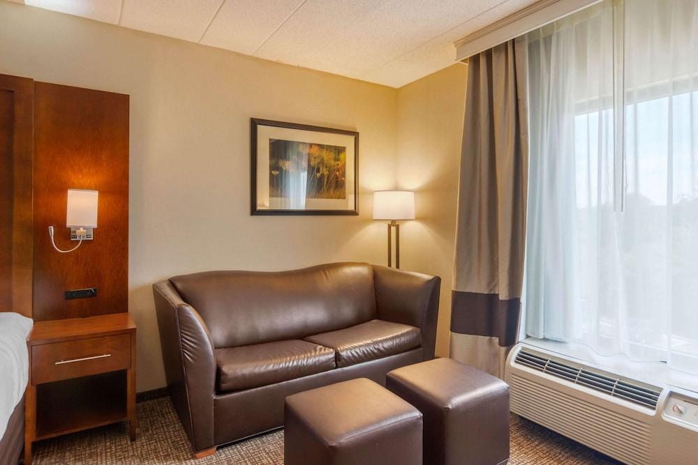 Comfort Suites South Park photo 14
