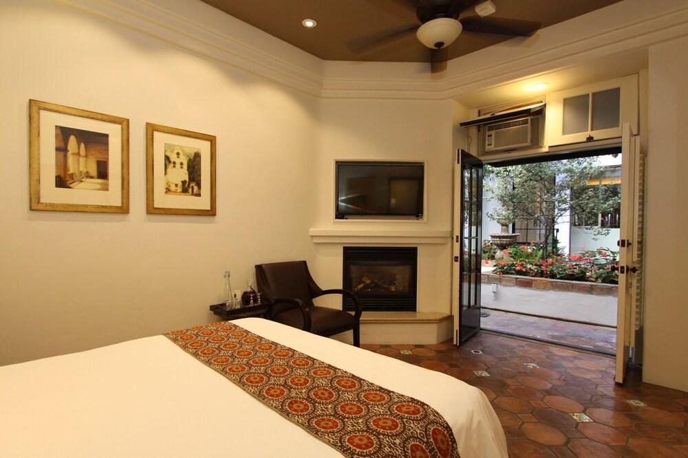 Cypress Inn photo 23