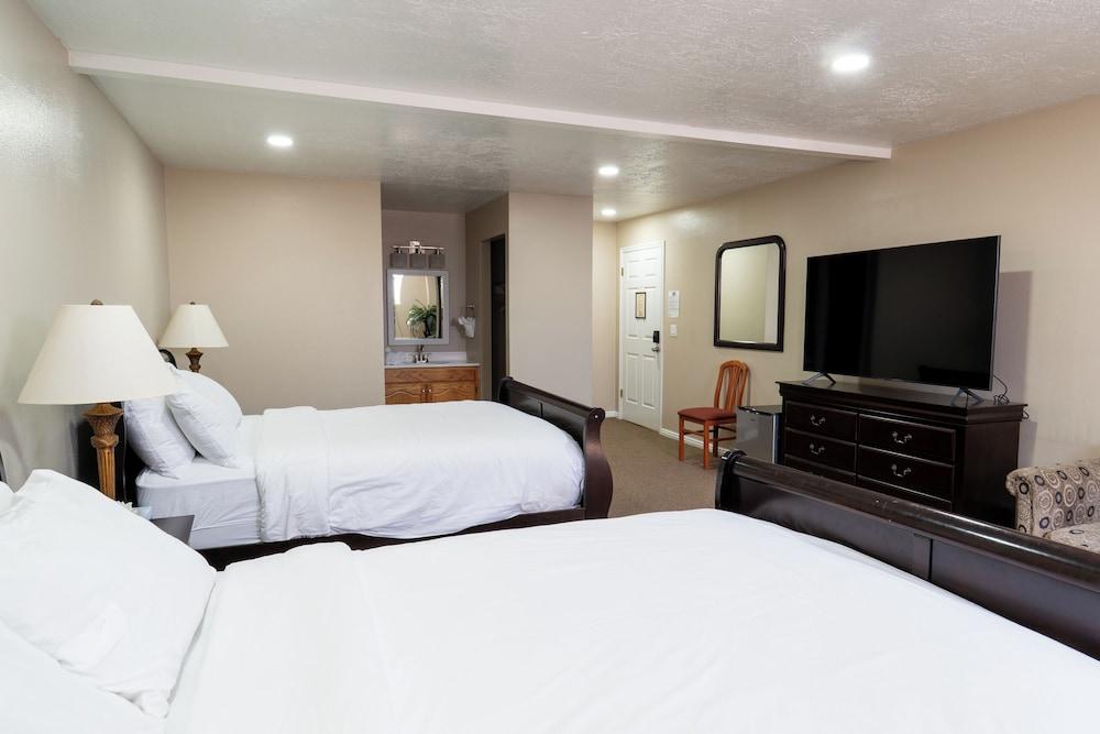 Road Creek Inn photo 48