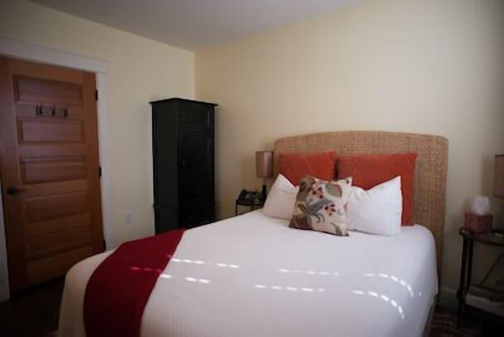 The Roadhouse Inn photo 3