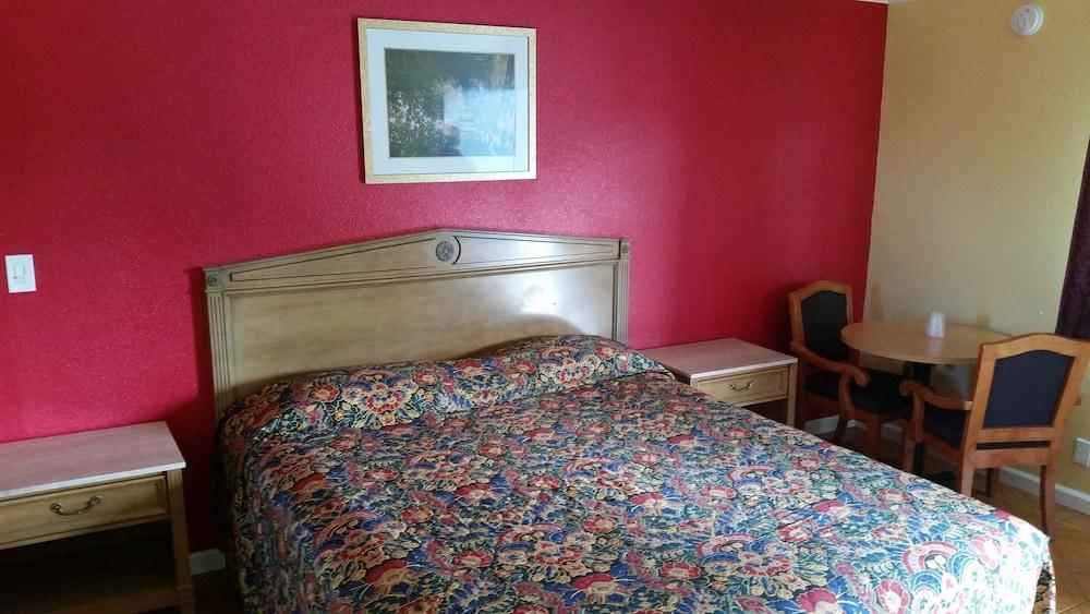 Economy Inn Antioch photo 7