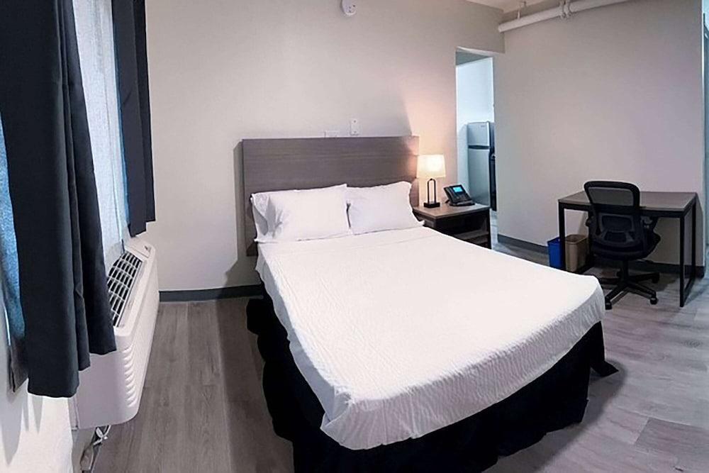 Studio City Suites, A Travelodge By Wyndham photo 7