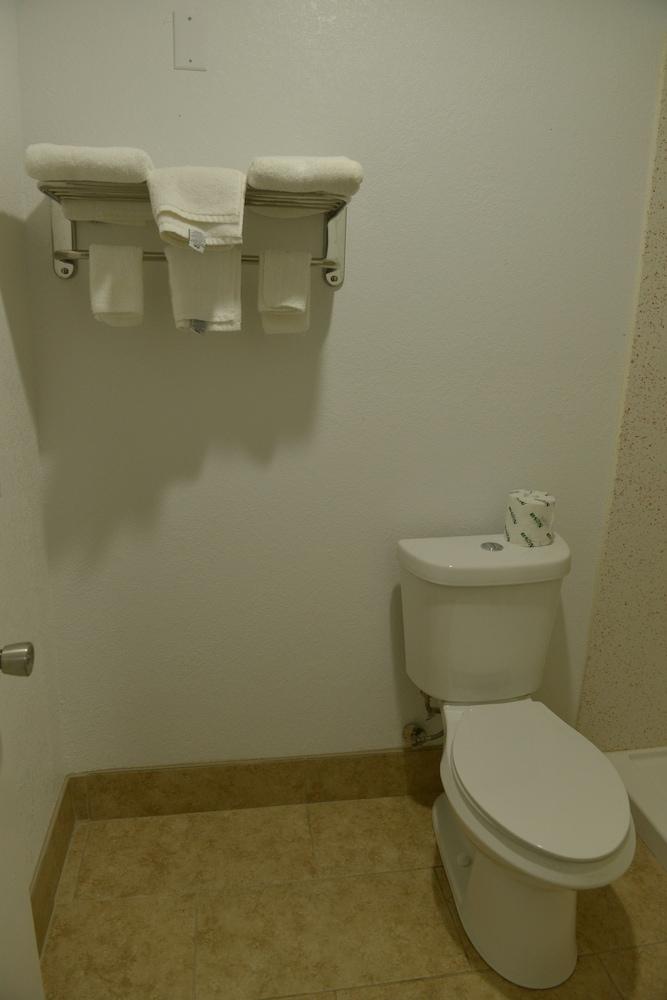 Rodeway Inn & Suites Winter Haven Chain Of Lakes photo 34