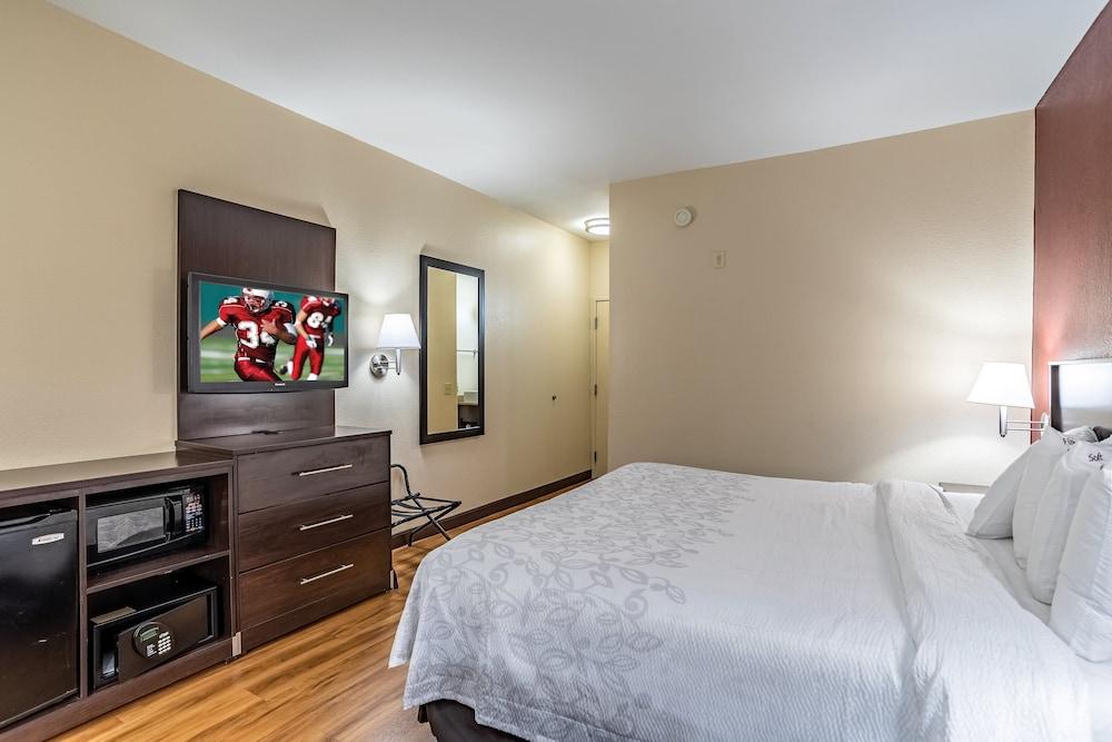 Red Roof Inn PLUS+ Austin South photo 18