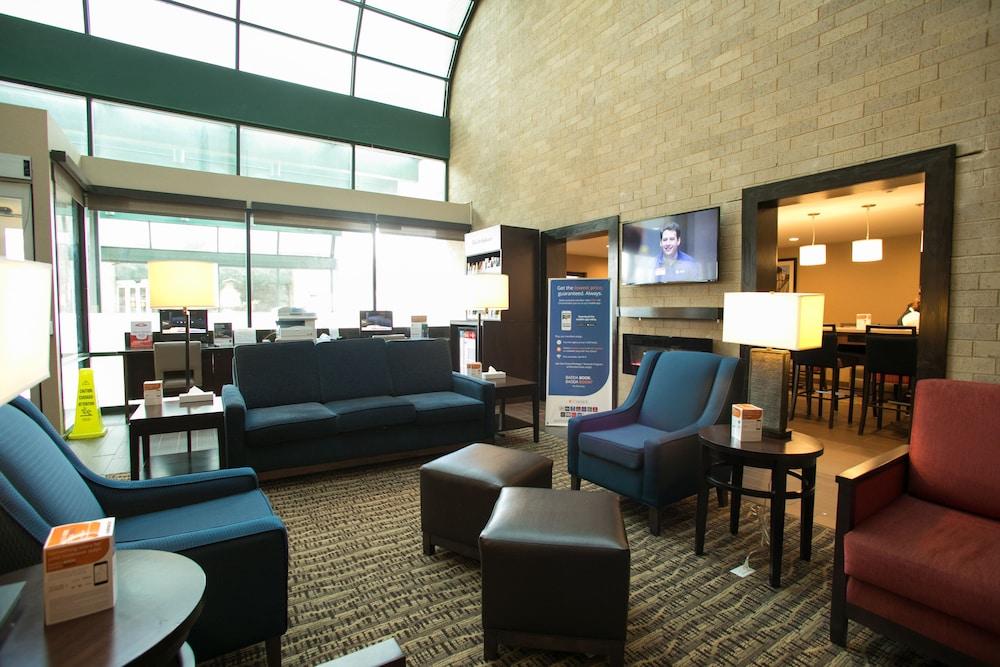 Comfort Suites Oakbrook Terrace near Oakbrook Center photo 51