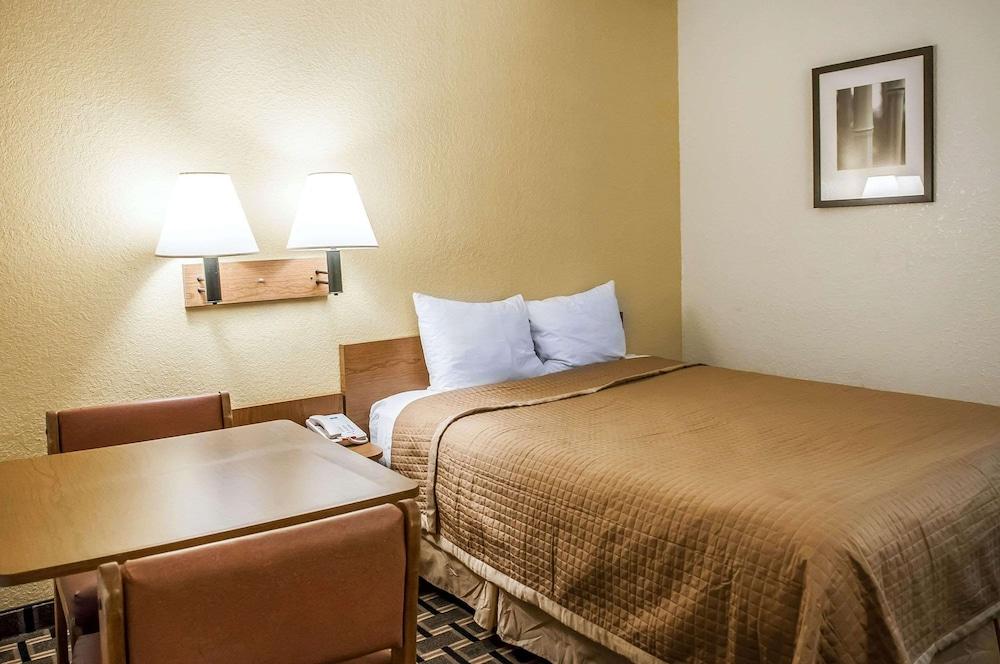 Rodeway Inn Albuquerque West photo 25