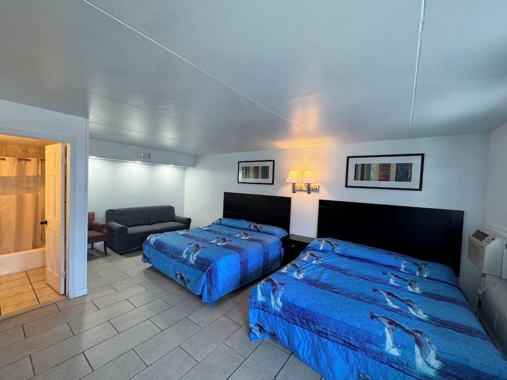 Skyview Manor Motel photo 13