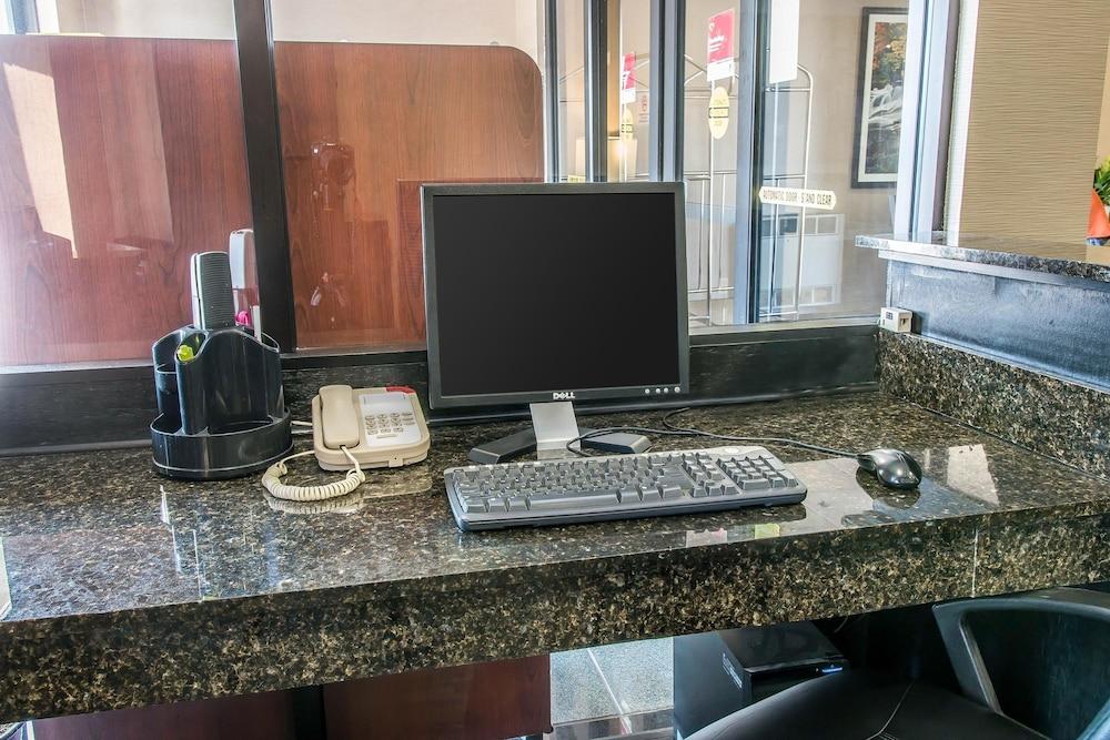 Comfort Suites Wixom - Novi photo 39