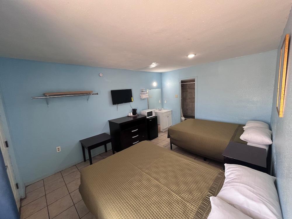 Packsaddle Motel photo 8