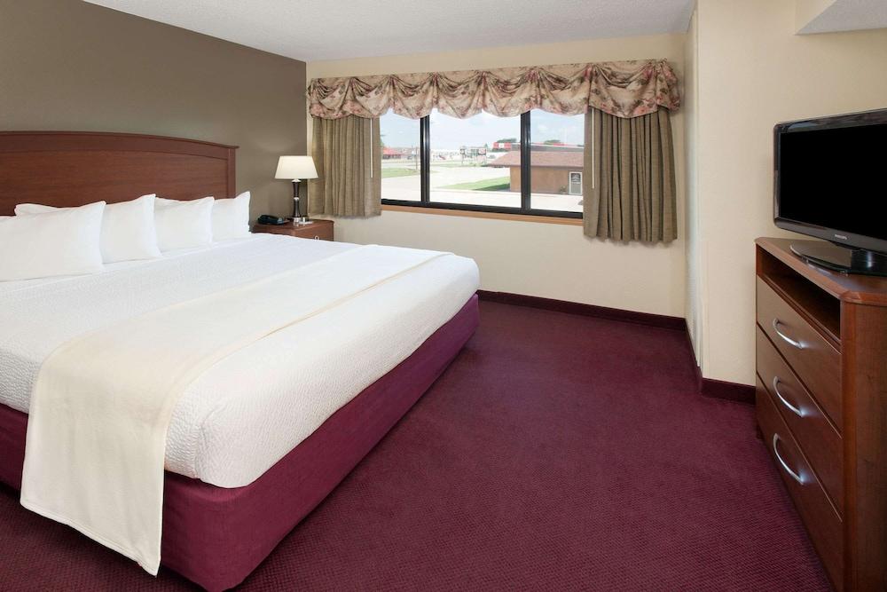 AmericInn by Wyndham Iowa Falls photo 2