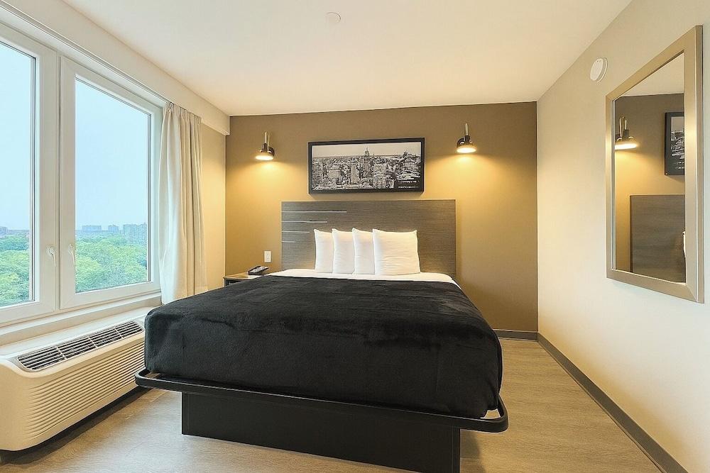 LIV Hotel Bronx - Newly Built photo 15