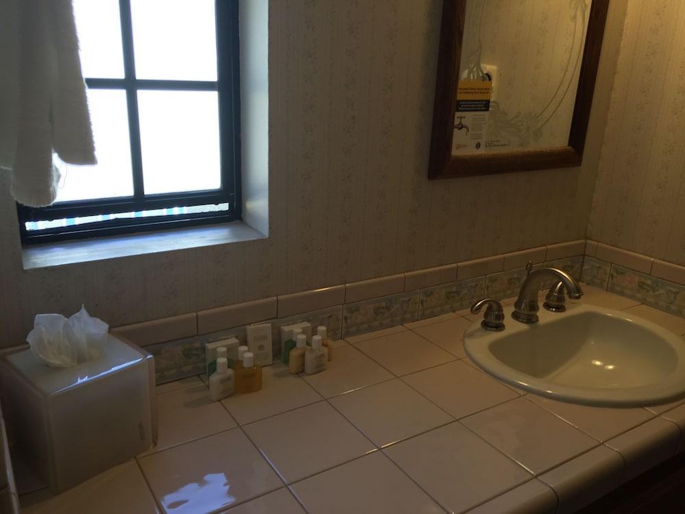 Seacrest Inn photo 92
