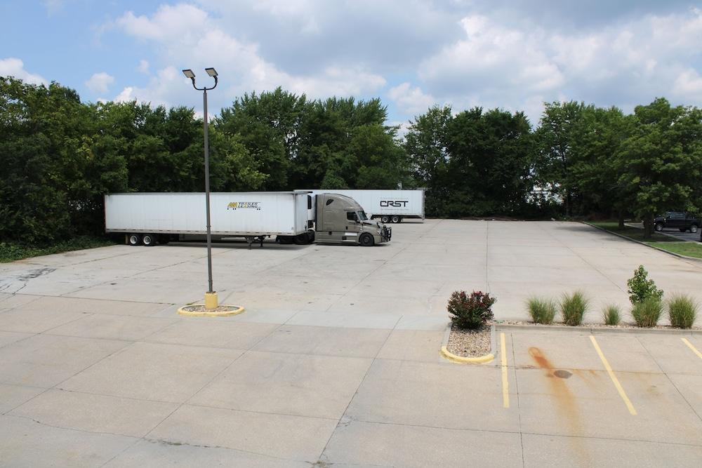 Greenlight Inn & Suites photo 30