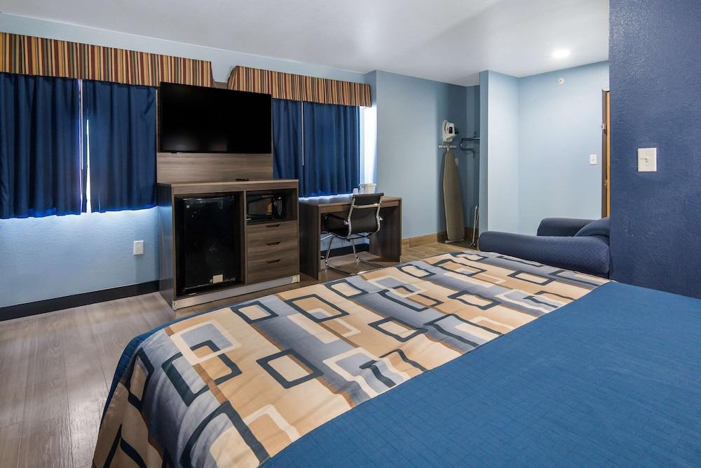 Rodeway Inn Carrollton I-35E photo 17