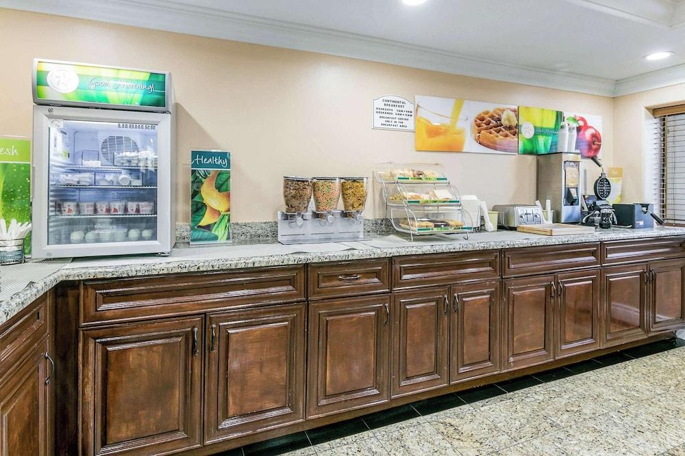 Quality Inn & Suites photo 7