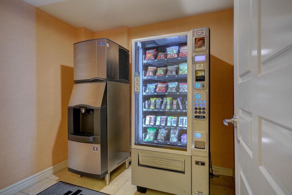 Jet Luxury Resorts @ The Signature Condo Hotel photo 79