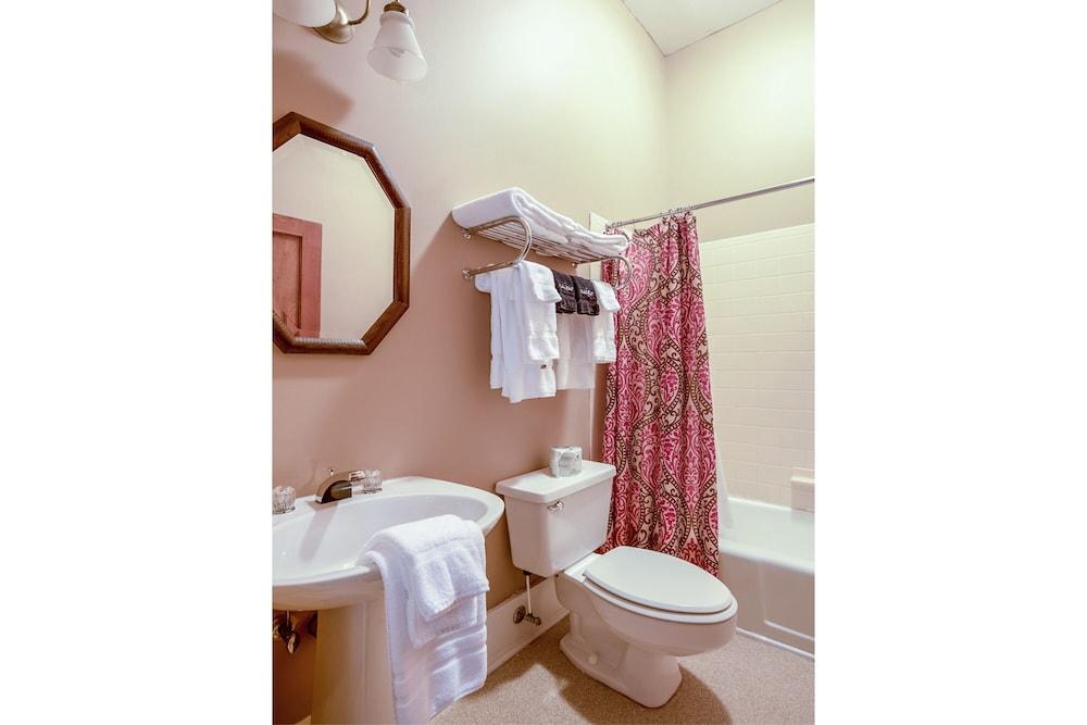 The Belmont Inn photo 25