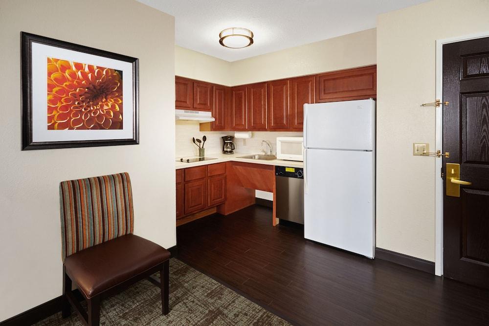 Staybridge Suites South Springfield by IHG photo 15