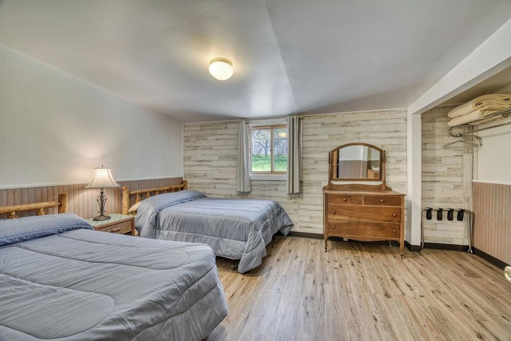 Edgewater Resort photo 17