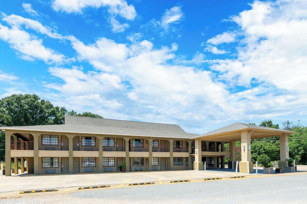 Best Western Delhi Inn photo 30