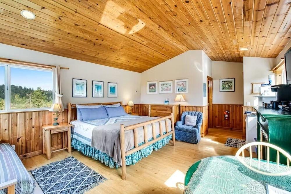 Deer Harbor Cottages photo 25