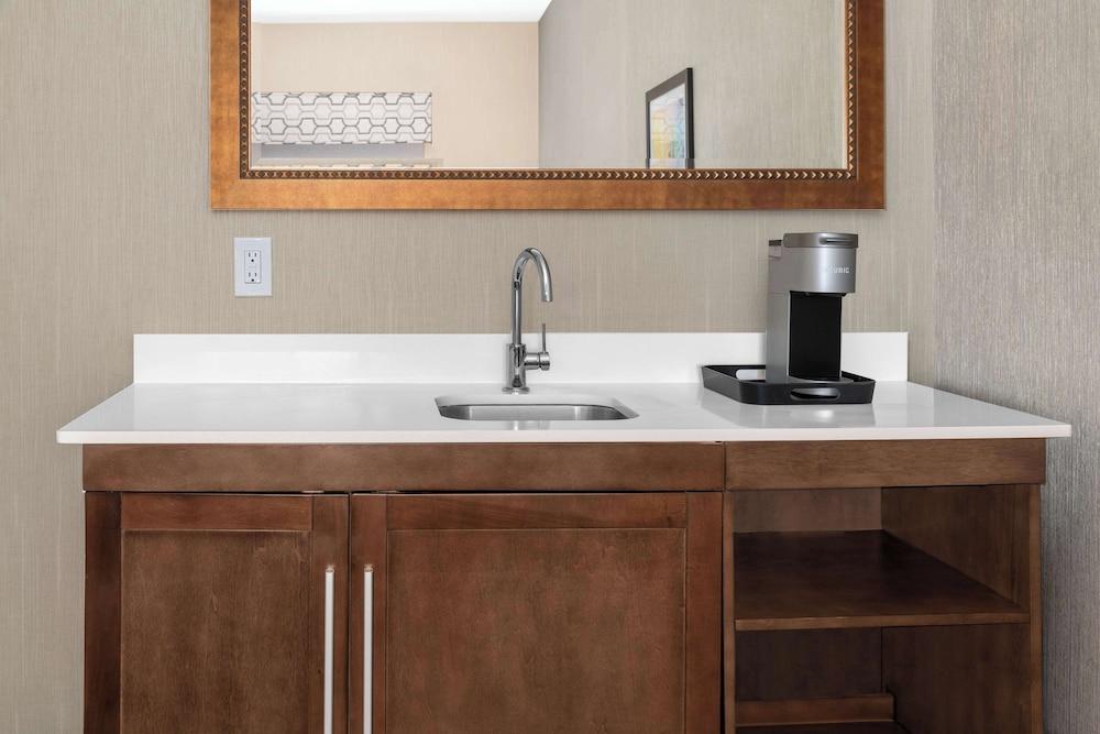 Hampton Inn & Suites Sacramento-Cal Expo photo 17