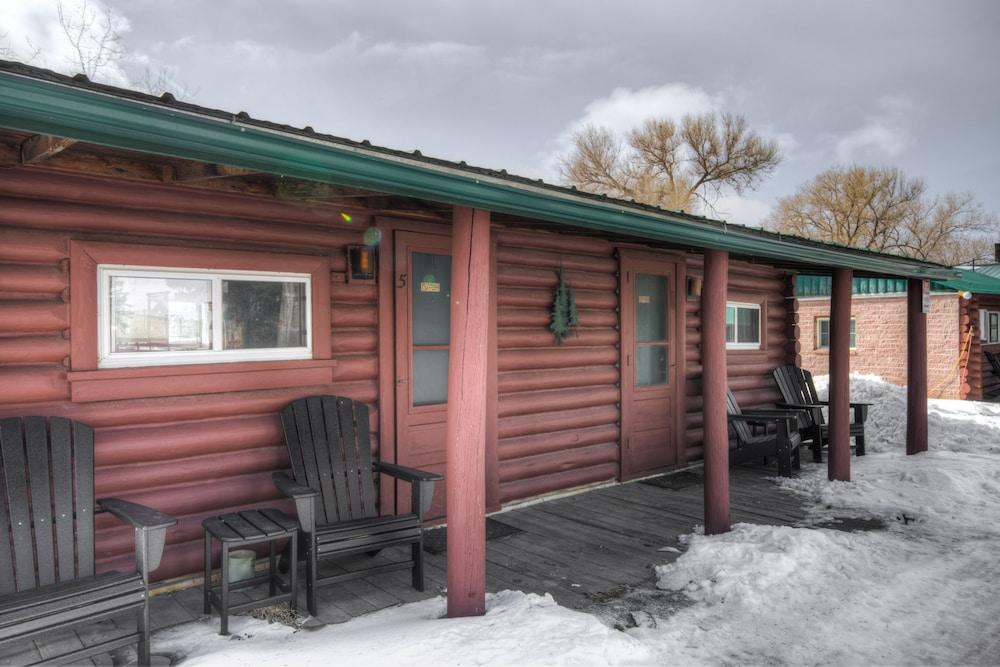 Sportsmans Lodge photo 9