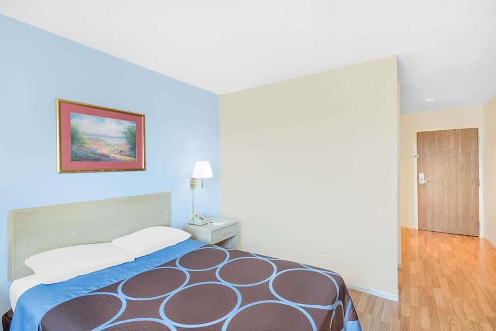 Super 8 by Wyndham Canandaigua photo 22