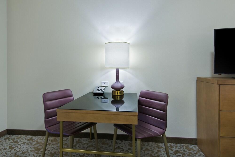 Oxford Suites Sonoma County photo 23