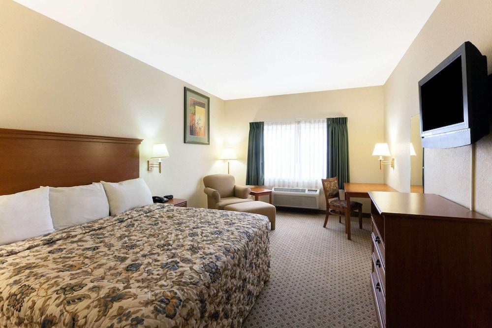 Days Inn by Wyndham San Antonio at Palo Alto photo 5