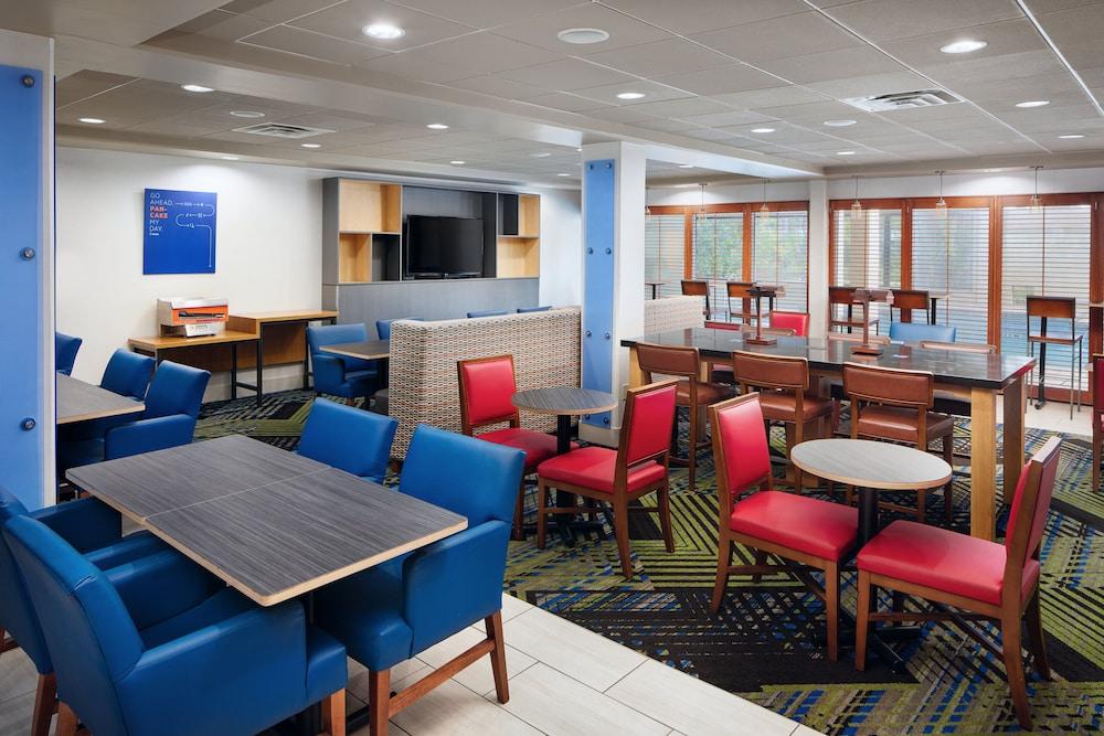 Holiday Inn Express & Suites Jacksonville SE- Med Ctr Area by IHG photo 44