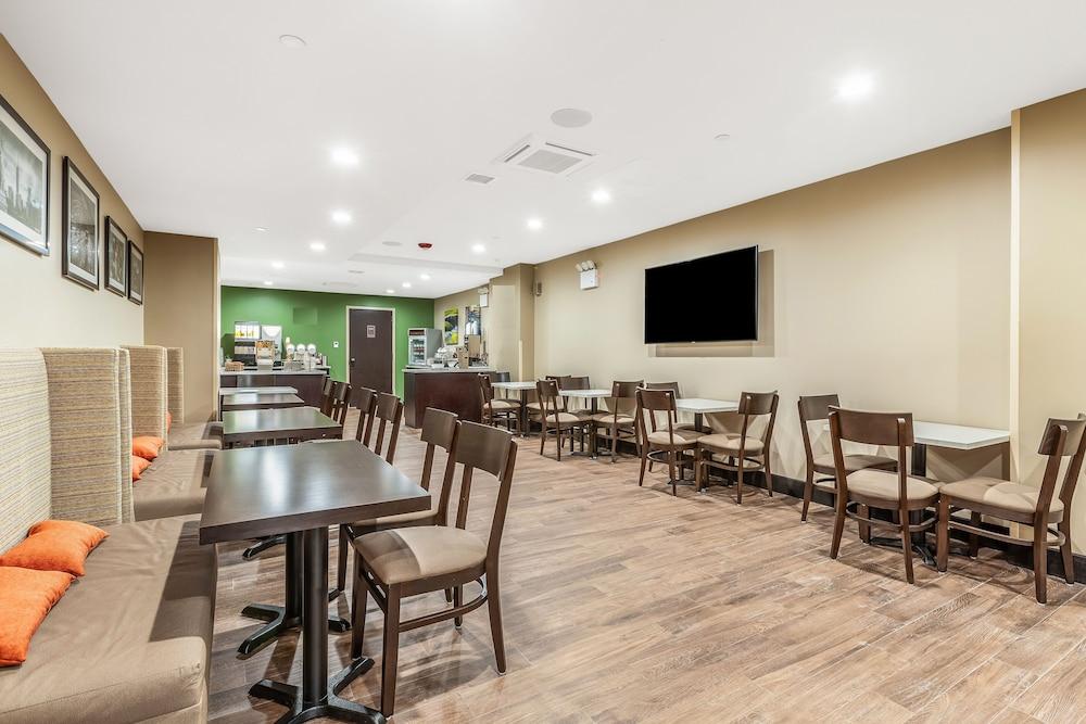Van Wyck Hotel & Suites Near JFK Airport photo 30