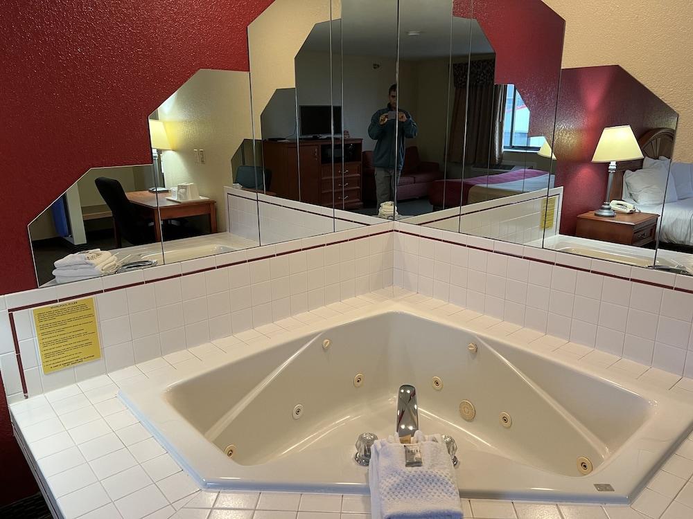Express Inn & Suites photo 55