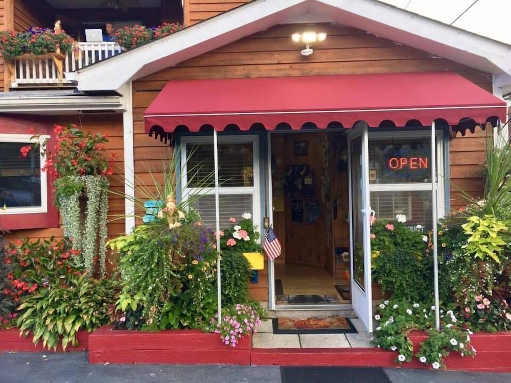 The Homestead Inn photo 2