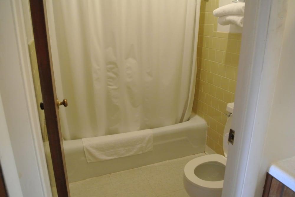 RoseWood Inn photo 40